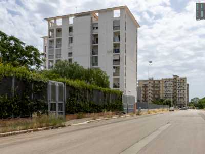 Proseguiamo sulla strada per poi girare a sinistra su via Cavalieri di Vittorio Veneto e subito a destra in via Luigi Gurakuqi